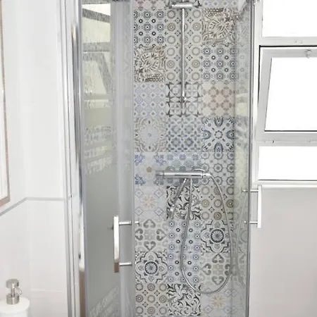 Spectacular 8 Pax/4 & Free Parking Appartement
